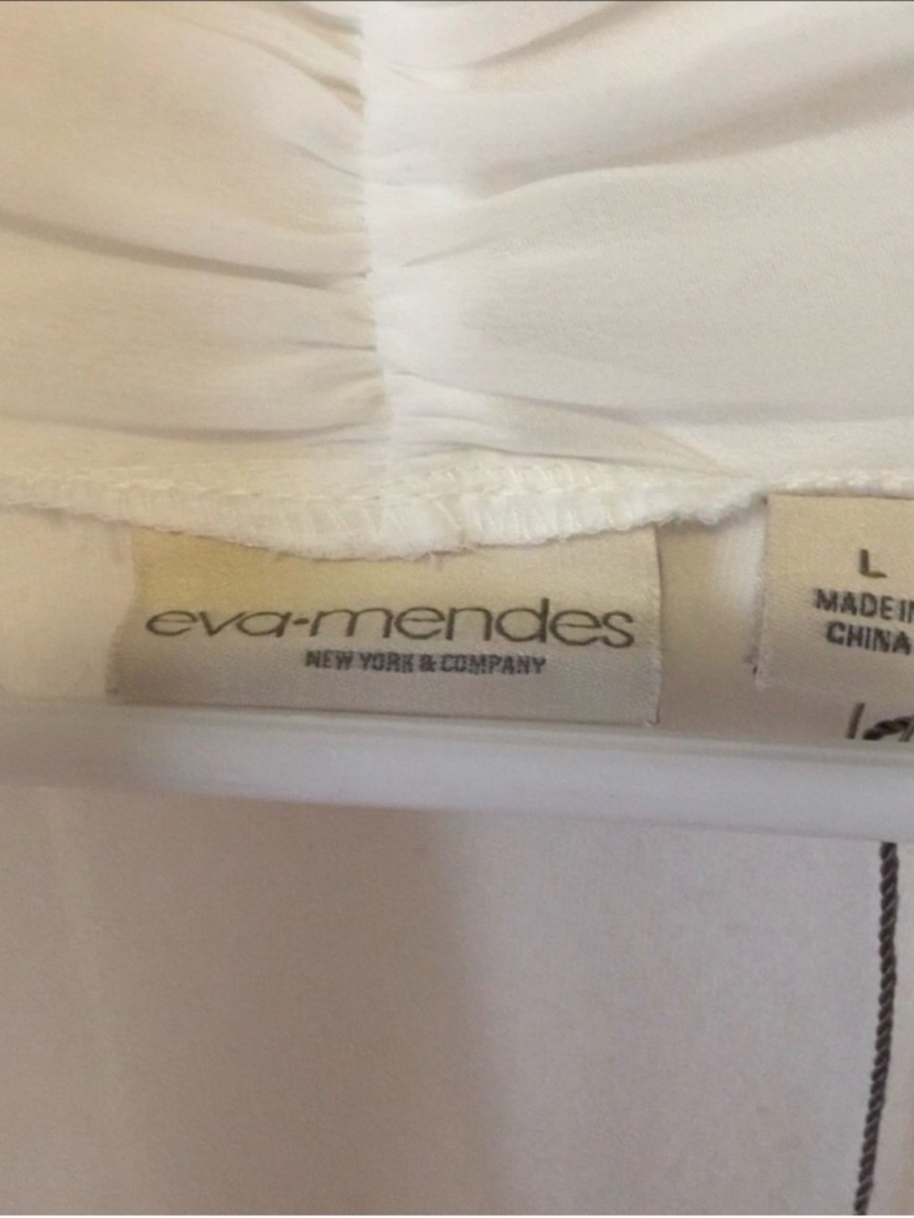 Eva Mendes White Ruched V-Neck Tank - Picture 4 of 5
